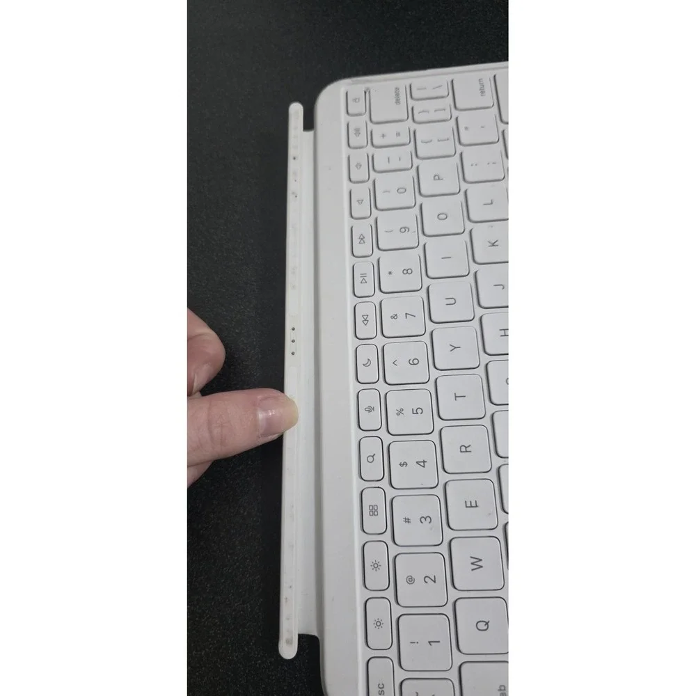 Apple Magic Keyboard for iPad 10th Gen. US English‎ EUC